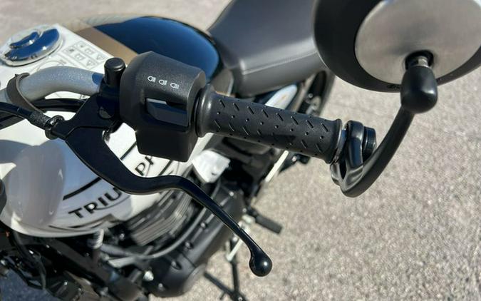 2026 Triumph Speed 400 Pearl Metallic White/Phantom Black