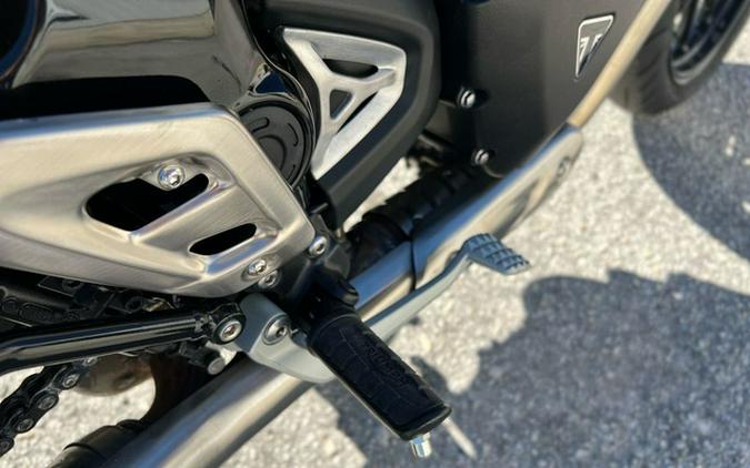 2026 Triumph Speed 400 Pearl Metallic White/Phantom Black