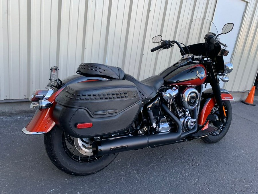 2025 Harley-Davidson® FLHC - Heritage Classic