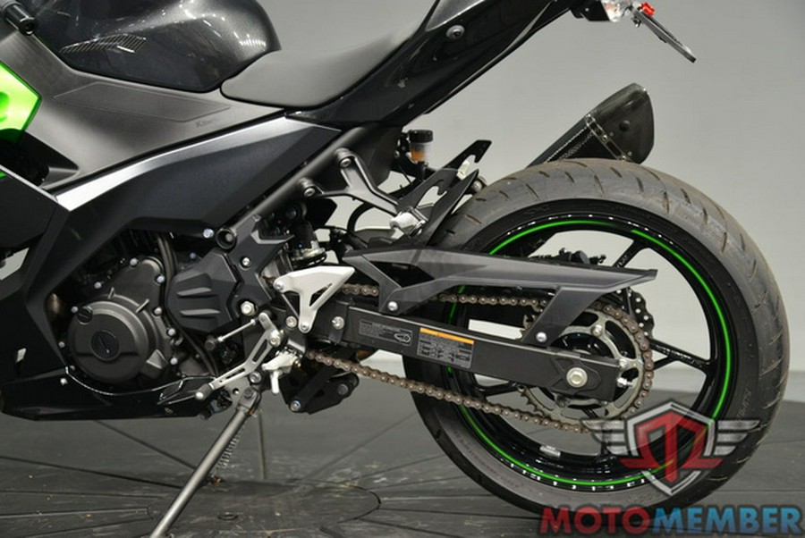 2023 Kawasaki Ninja 400 Matrix Camo Gray/Metallic Matte Carbon