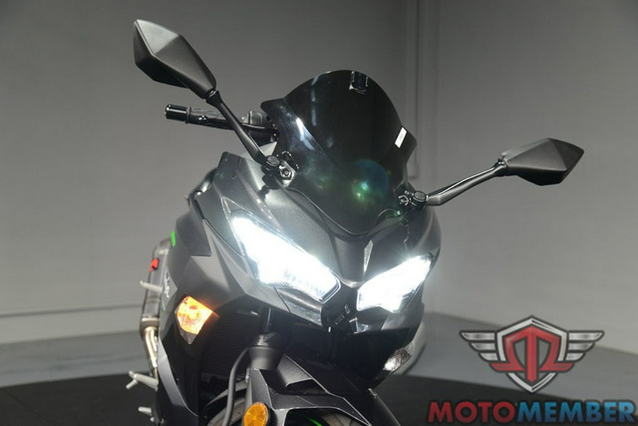 2023 Kawasaki Ninja 400 Matrix Camo Gray/Metallic Matte Carbon
