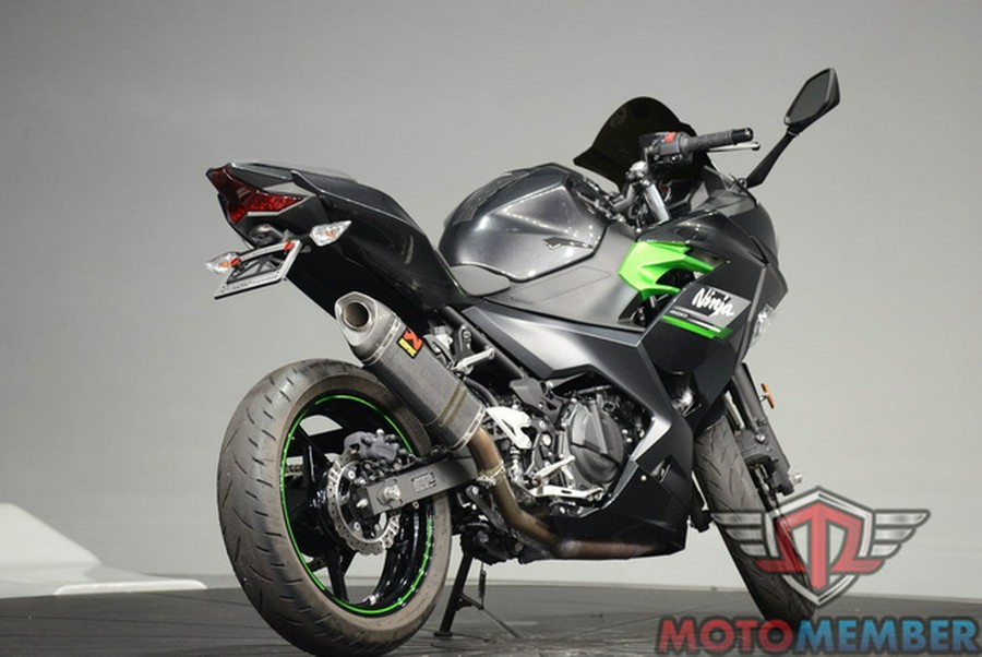 2023 Kawasaki Ninja 400 Matrix Camo Gray/Metallic Matte Carbon