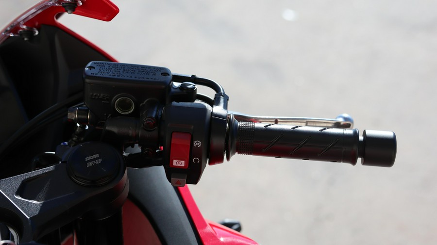 2026 HONDA CBR650R E-CLUTCH