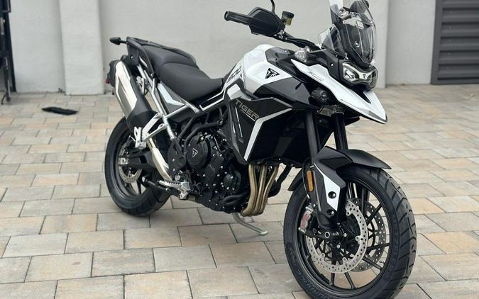 2024 Triumph Tiger 900 GT Pro Snowdonia White / Sapphire Black