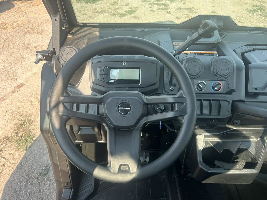 2024 Can-Am® Defender DPS CAB HD9