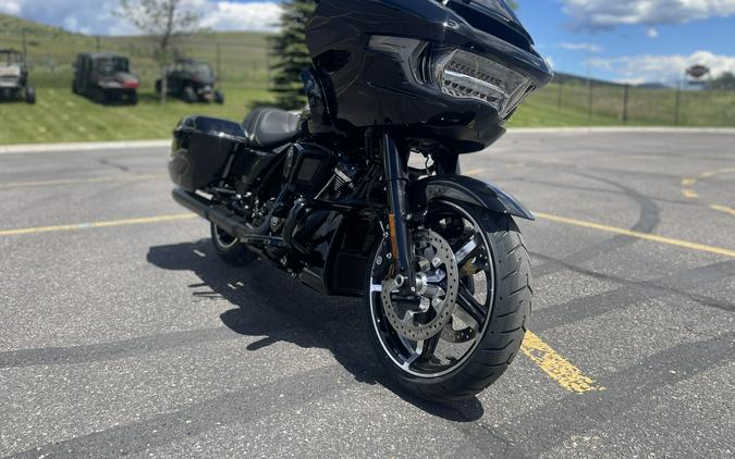2026 Harley-Davidson Road Glide Vivid Black - Black Finish
