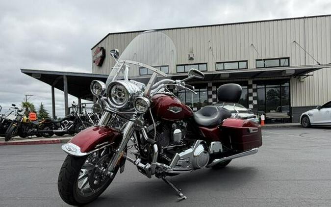 2016 Harley-Davidson Road King Velocity Red Sunglo