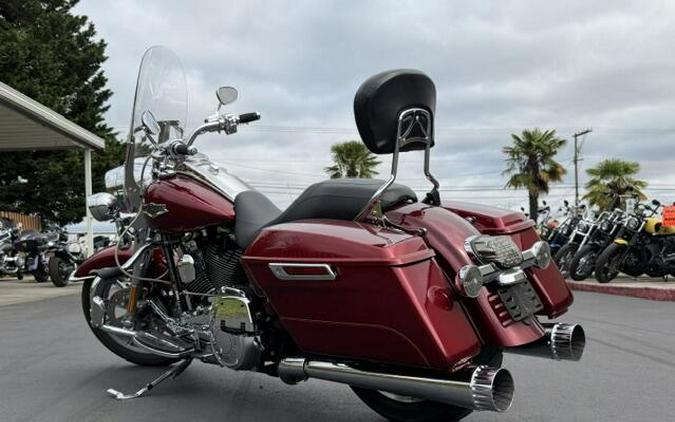 2016 Harley-Davidson Road King Velocity Red Sunglo
