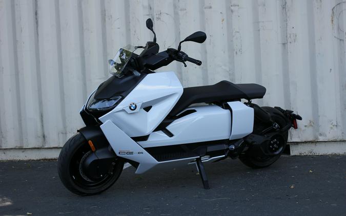 2023 BMW CE 04 Review [Urban Electric Commuter Scooter]