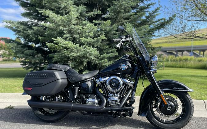 Harley-Davidson Heritage Classic 2026 FLHC Vivid Black Black Laced Wheels