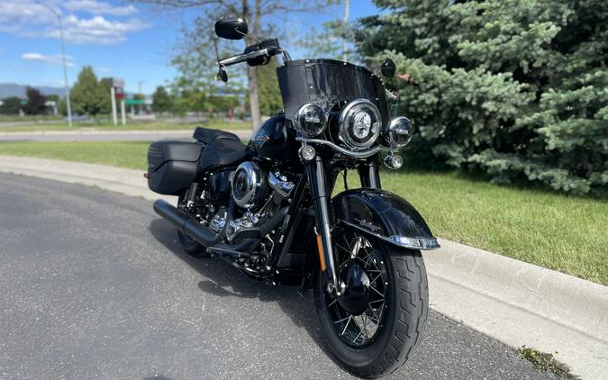 Harley-Davidson Heritage Classic 2026 FLHC Vivid Black Black Laced Wheels