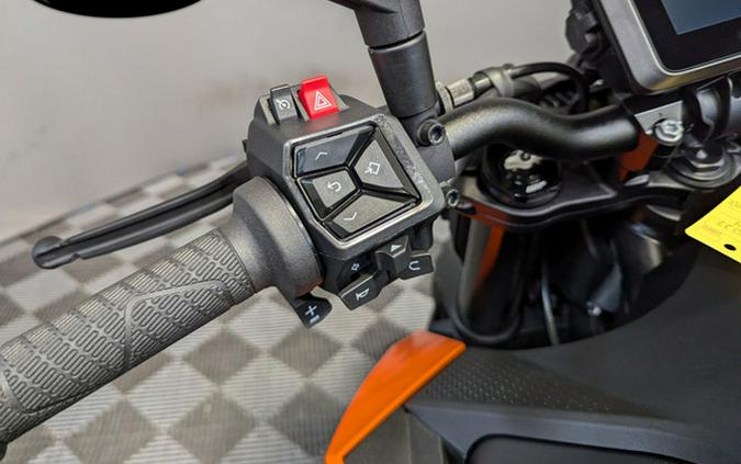 2024 KTM 990 Duke