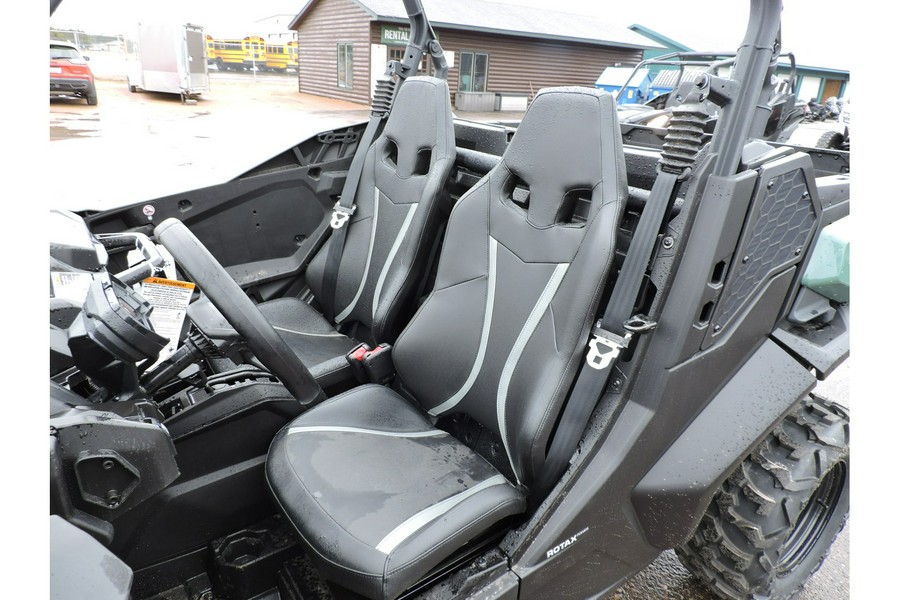 2025 Can-Am Commander DPS 700