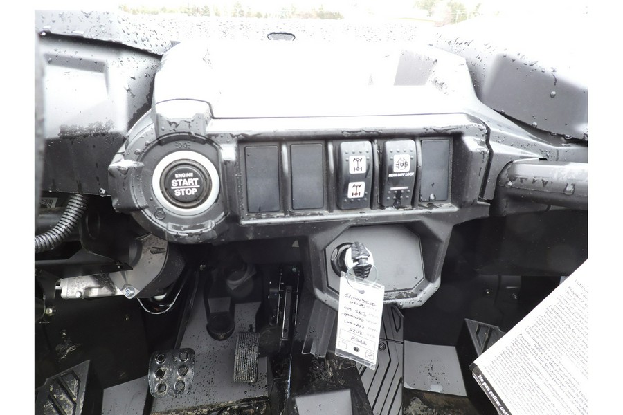 2025 Can-Am Commander DPS 700