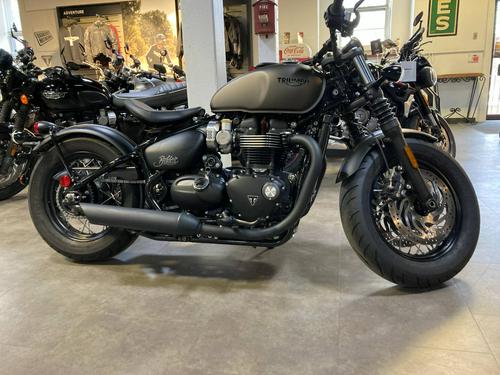 2019 Indian Scout Bobber vs. Triumph Bonneville Bobber Black: Comparison Review