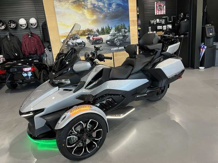 2022 Can-Am® Spyder RT Limited Chrome Wheels