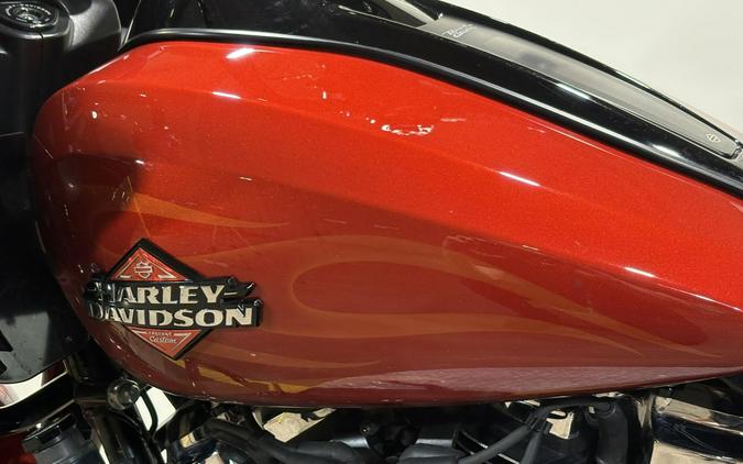 2025 Harley-Davidson® Road Glide® Whiskey Firestorm - Black Finish