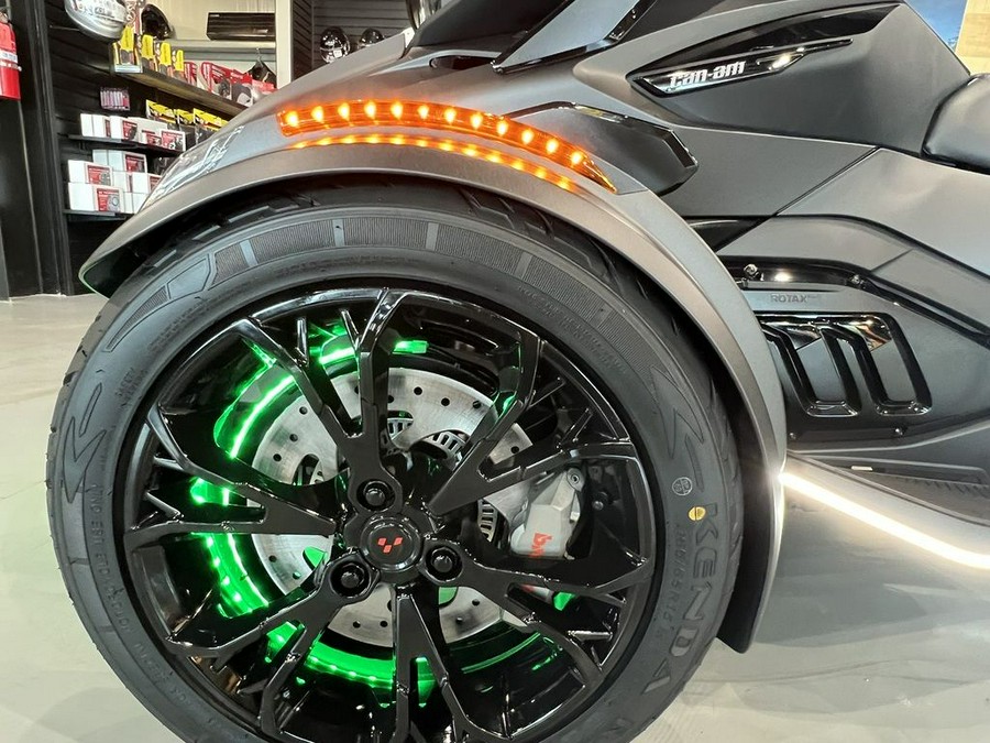 2022 Can-Am® Spyder RT Limited Dark Wheels