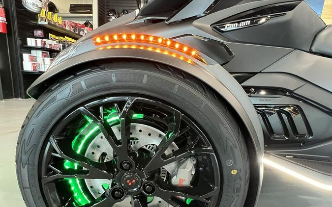 2022 Can-Am® Spyder RT Limited Dark Wheels