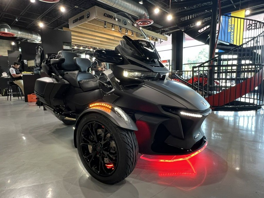 2022 Can-Am® Spyder RT Limited Dark Wheels