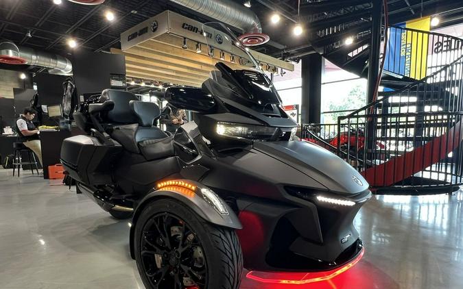 2022 Can-Am® Spyder RT Limited Dark Wheels