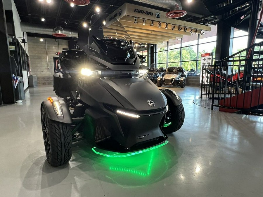 2022 Can-Am® Spyder RT Limited Dark Wheels