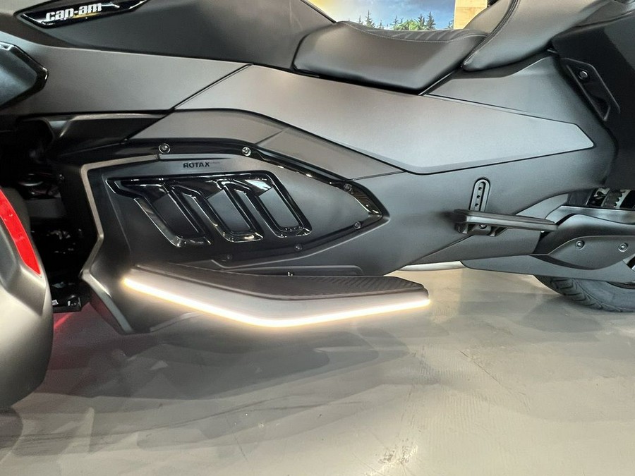 2022 Can-Am® Spyder RT Limited Dark Wheels