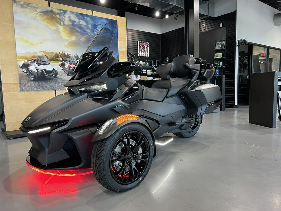 2022 Can-Am® Spyder RT Limited Dark Wheels