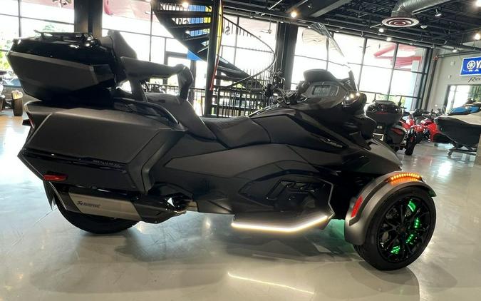 2022 Can-Am® Spyder RT Limited Dark Wheels