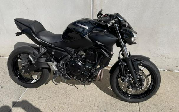 2021 Kawasaki Z650 Metallic Spark Black/Metallic Flat Spark Black