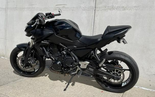 2021 Kawasaki Z650 Metallic Spark Black/Metallic Flat Spark Black