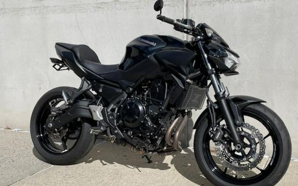 2021 Kawasaki Z650 Metallic Spark Black/Metallic Flat Spark Black