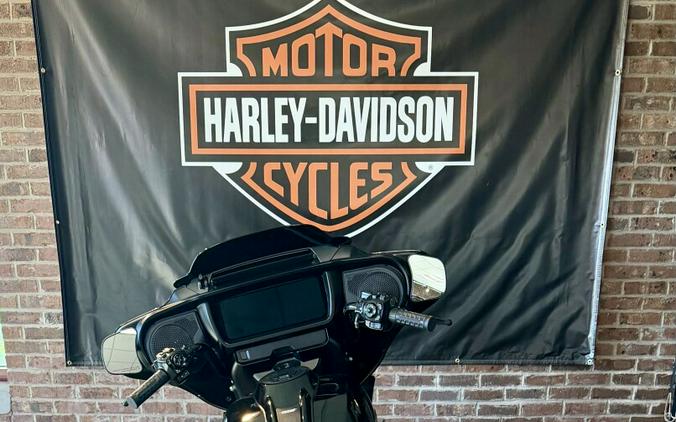 2024 Harley-Davidson Street Glide Vivid Black - Black Finish