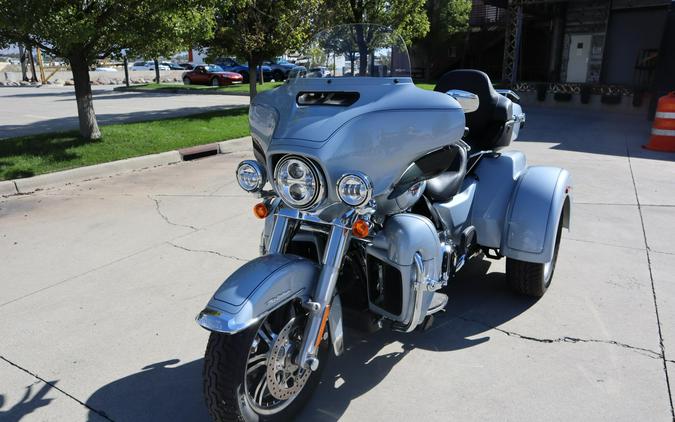 2023 Harley-Davidson Tri Glide Ultra FLHTCUTG