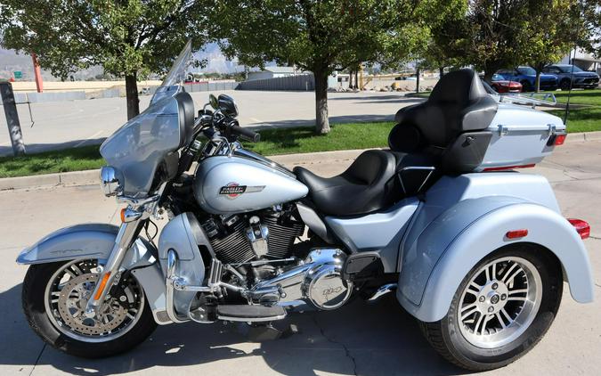 2023 Harley-Davidson Tri Glide Ultra FLHTCUTG