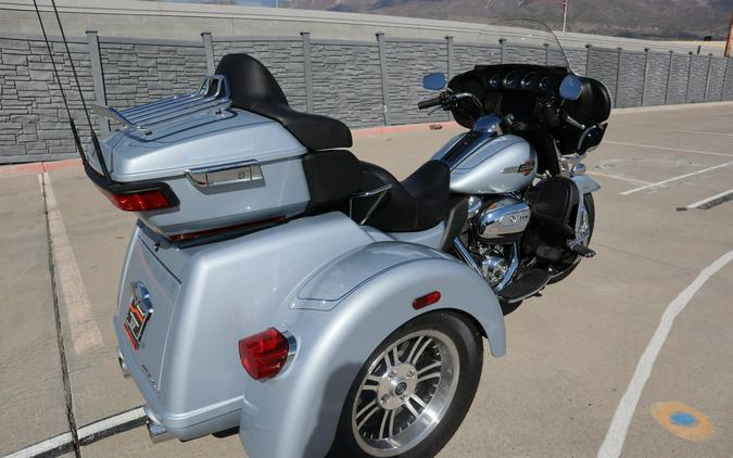 2023 Harley-Davidson Tri Glide Ultra FLHTCUTG