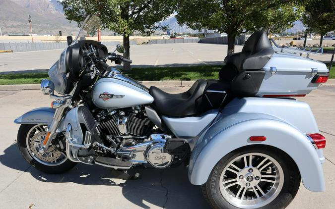 2023 Harley-Davidson Tri Glide Ultra FLHTCUTG