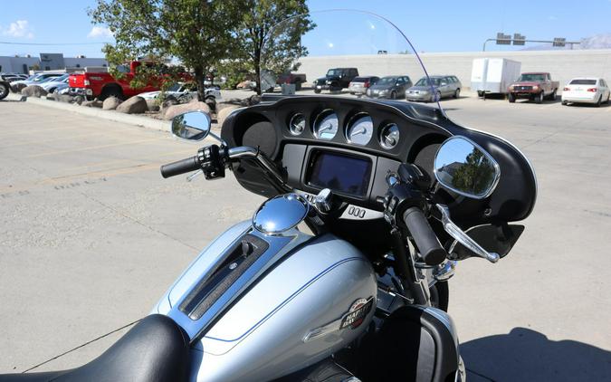 2023 Harley-Davidson Tri Glide Ultra FLHTCUTG