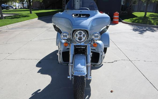 2023 Harley-Davidson Tri Glide Ultra FLHTCUTG