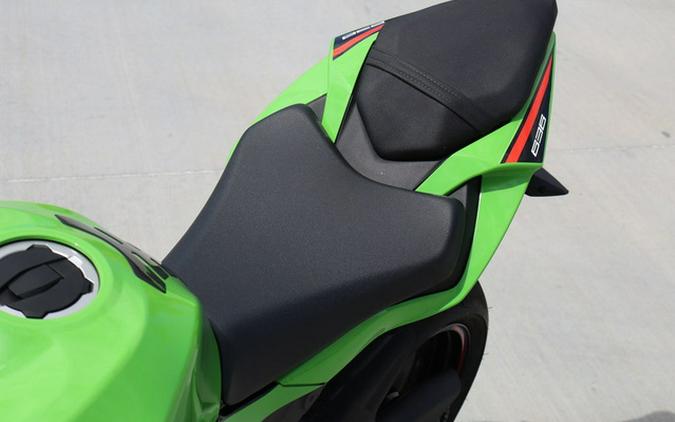2023 Kawasaki Ninja ZX-6R ABS Metallic Matte Graphenesteel Gray / Black KRT Edition
