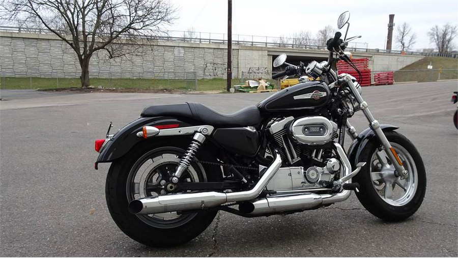 2015 Harley-Davidson® Sportster 1200 Custom