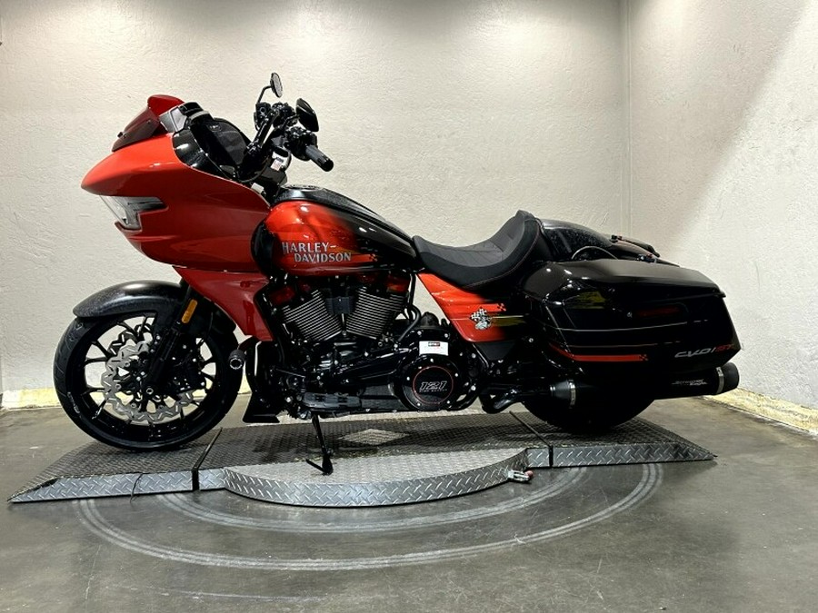Harley-Davidson® CVO Road Glide ST 2026 FLTRXSTSE 84681636DT CITRUS HEAT W/ PINSTRIPE