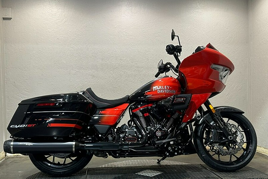 Harley-Davidson® CVO Road Glide ST 2026 FLTRXSTSE 84681636DT CITRUS HEAT W/ PINSTRIPE