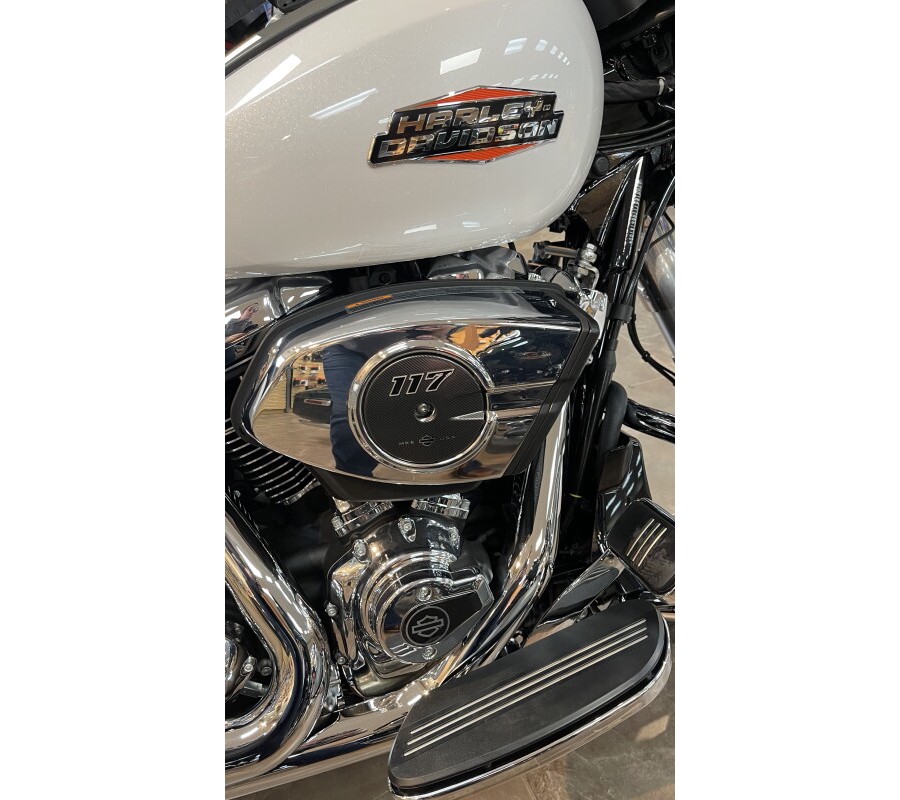 2024 Harley-Davidson Street Glide® White Onyx Pearl