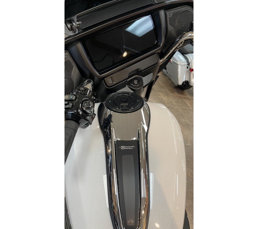 2024 Harley-Davidson Street Glide® White Onyx Pearl