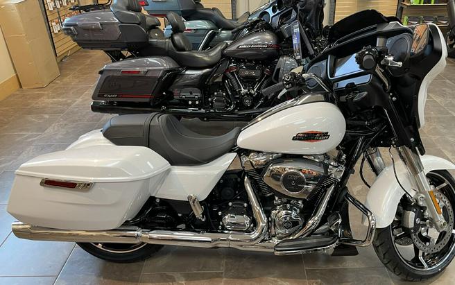 2024 Harley-Davidson Street Glide® White Onyx Pearl