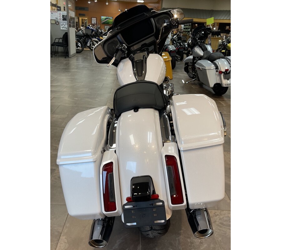 2024 Harley-Davidson Street Glide® White Onyx Pearl