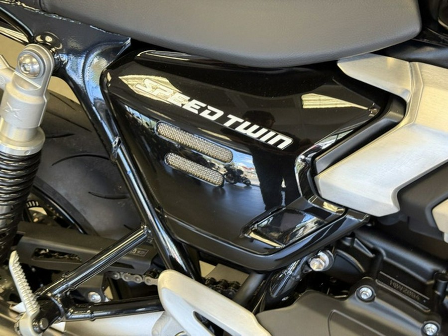 2025 Triumph Speed Twin 1200 Carnival RedSapphire Black