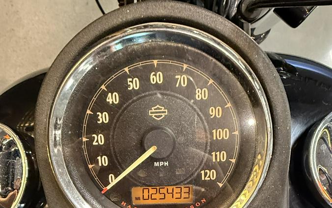 2014 Harley-Davidson® Street Bob® Vivid Black Deluxe