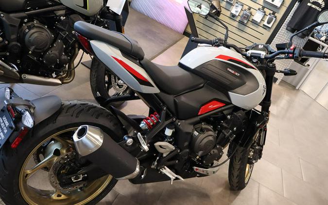 2026 Triumph Trident 800 Jet black
